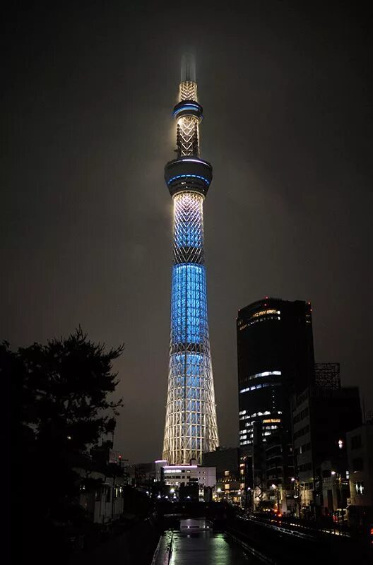 Мир и башня сочетание. Токийская телебашня №2 (tokyo sky tree). 634-метровый токийский небоскреб skytree. токийская телебашня sky tree и 1956. телевизионная башня в токио 634 м.