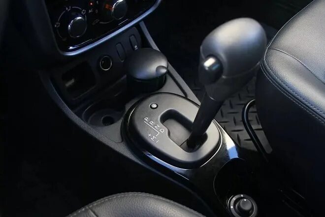 Дополнительный свет на крышу - Renault Duster (1G), 2 л, 2013 года электроника D