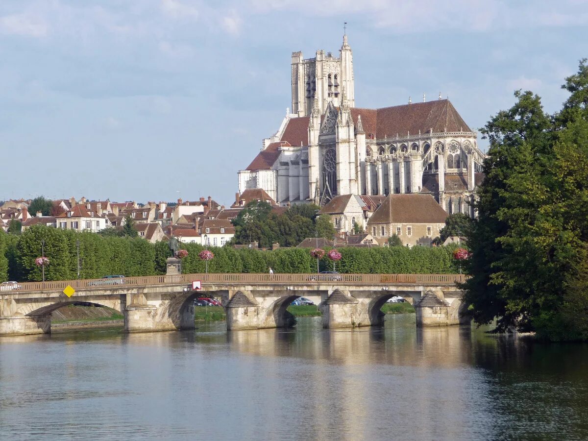 Осер Бургундия. Auxerre Франция. Осер город. Осер Франция фото.