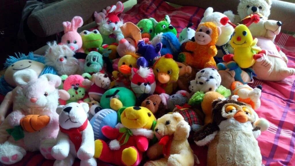 Магазин игрушек. Детские игрушки даром. Детские игрушки которые продаются в магазинах. Мягкие игрушки много. Игрушки бу.