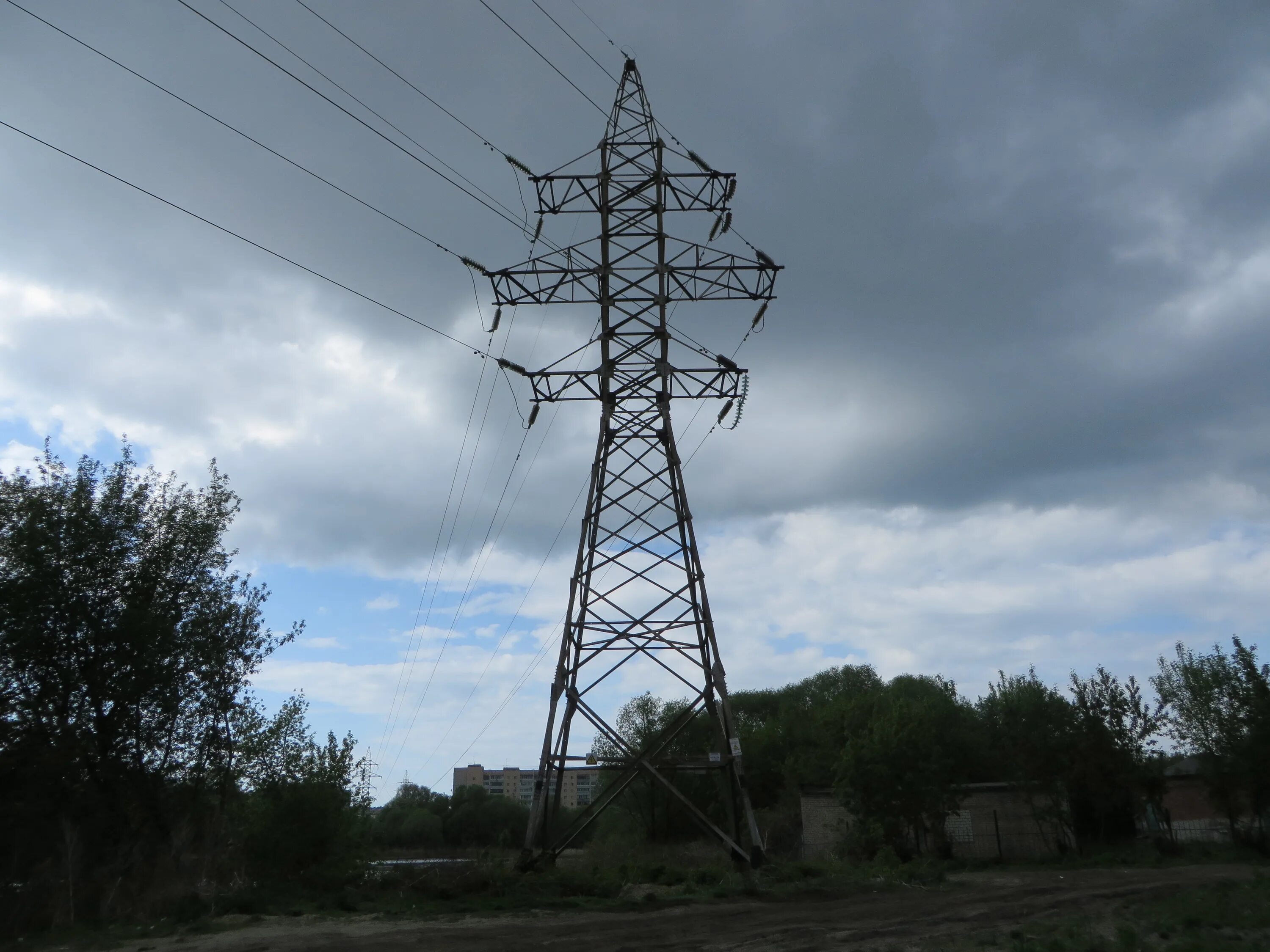 Опора вл 110 кв. Опора лэп 110 кв. Линии электропередач 110кв высоковольтные 110. Опора 110 кв опора 110 кв. Высоковольтные опоры лэп 110 кв.