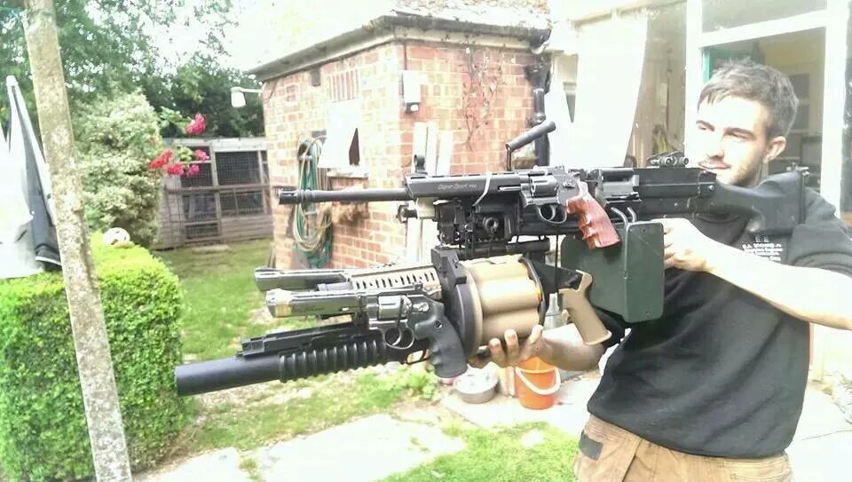 Пистолет пулемет 5. Упоротое оружие. Самый большой дробовик. Fn fal 7. Fun weapon.