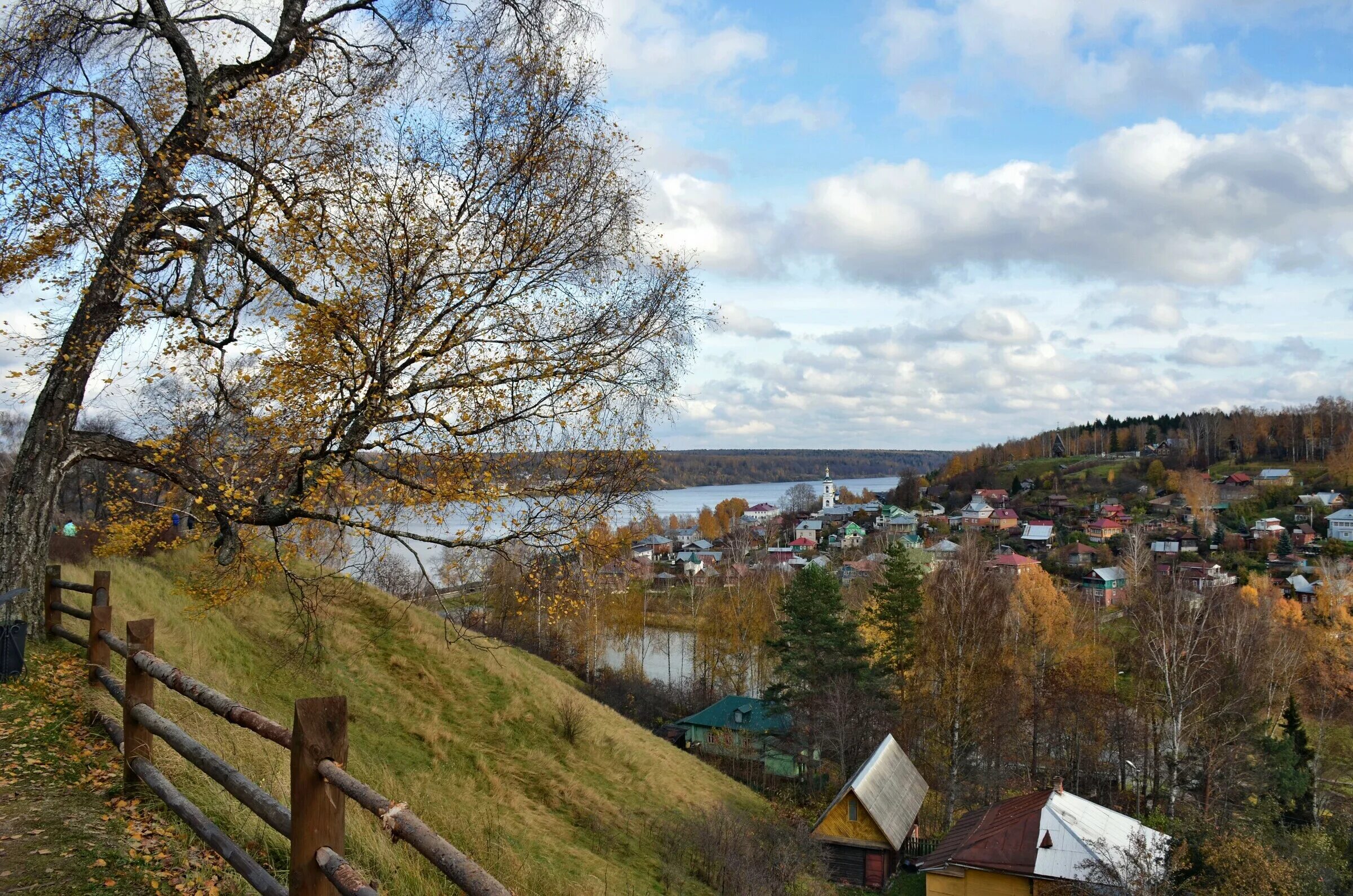 Соборная гора Плес. Соборная гора плёс Ивановская область. Осень Плес Соборная гора. Соборная гора в Плесе фото.