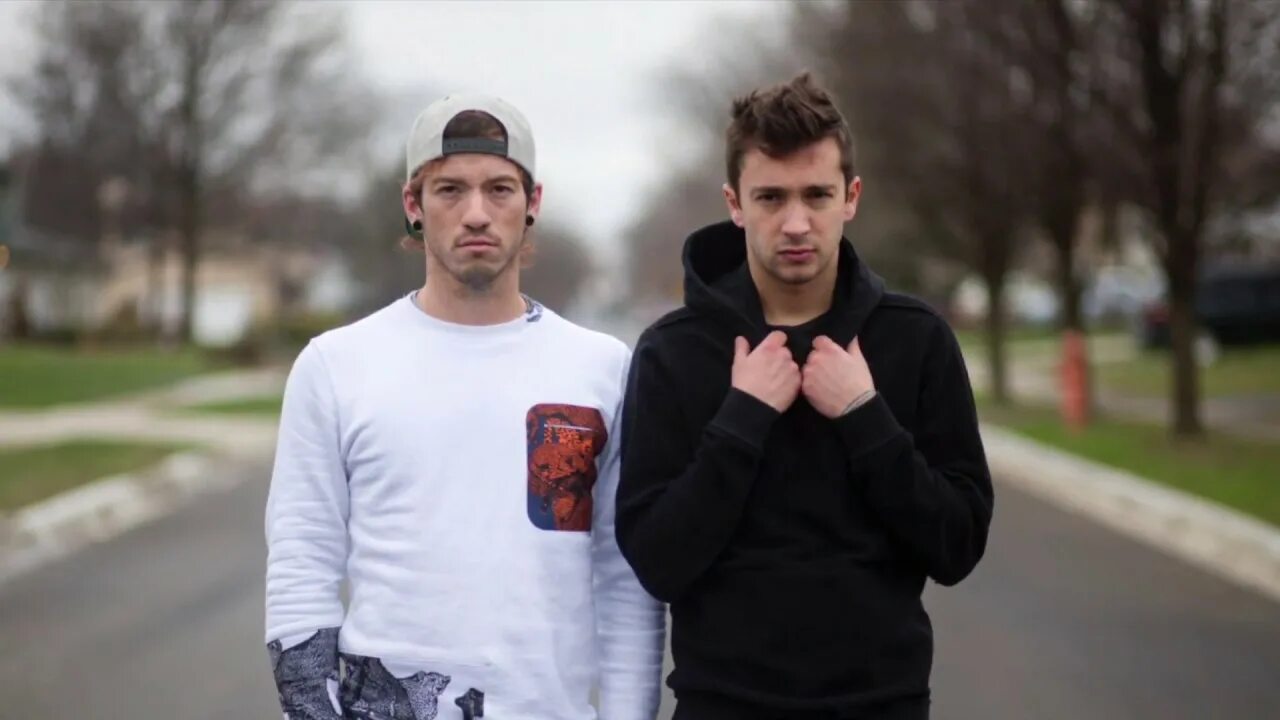 Twenty n. 21 pilots. группа твенти ван. twenty one pilots фото группы. twenty one pilots 2011.