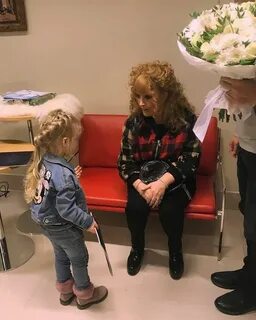Где находится пугачева с детьми