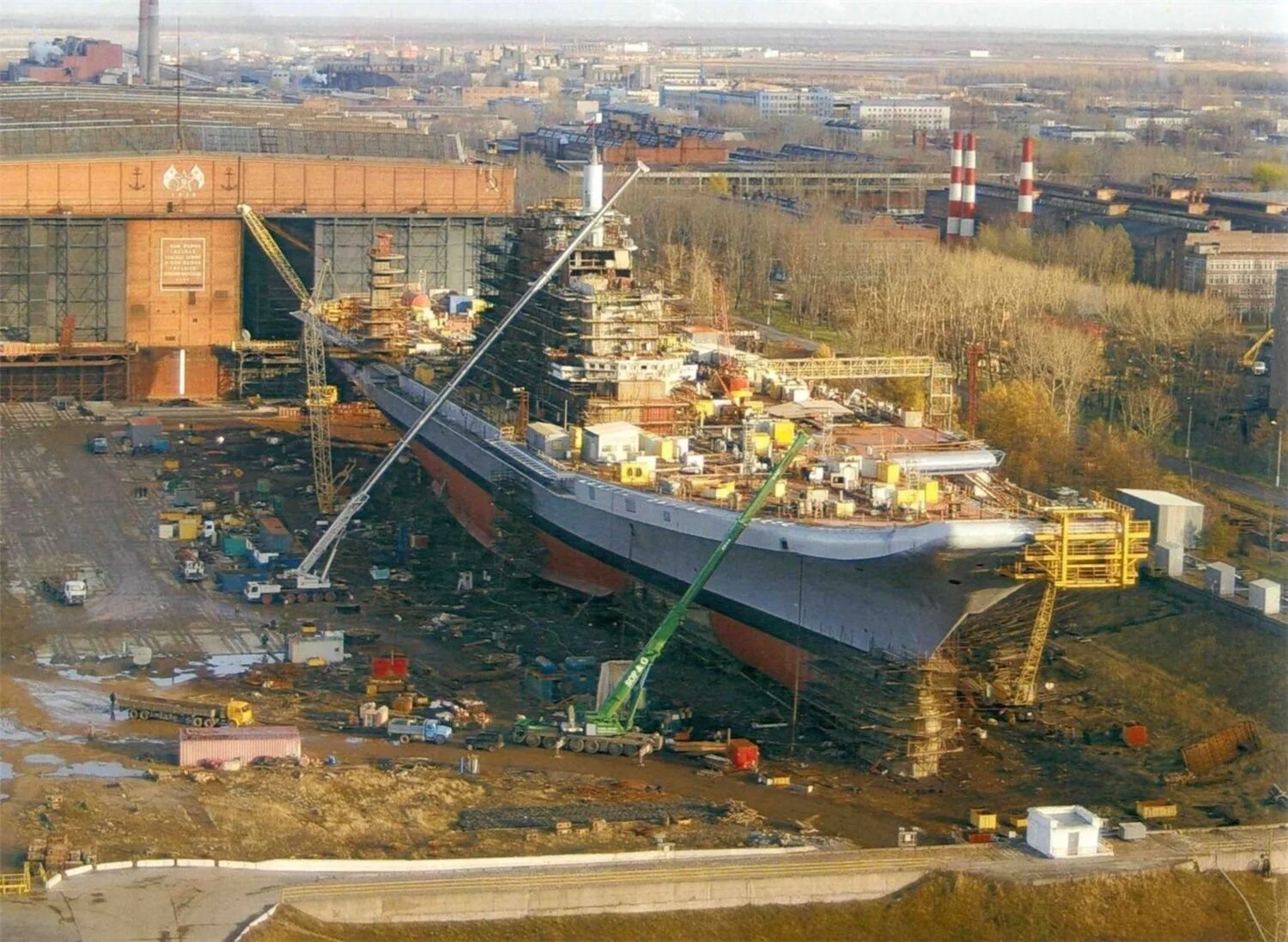 Завод севмаш. Северодвинск судостроительный завод. Завод Севмаш Северодвинск. Судостроительный завод Севмаш Северодвинск. Северодвинск завод подводных лодок.