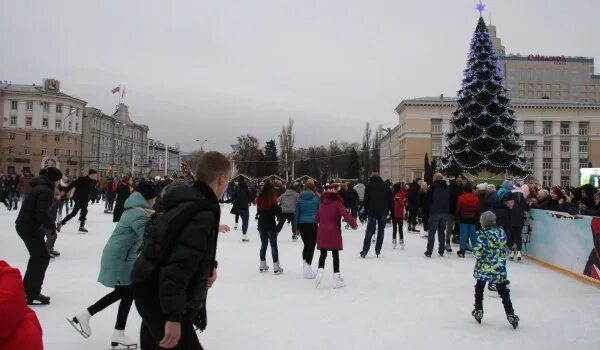 Каток на адмиралтейской площади воронеж фото На Адмиралтейской площади начали подготовку к монтажу катка Лента новостей Вор
