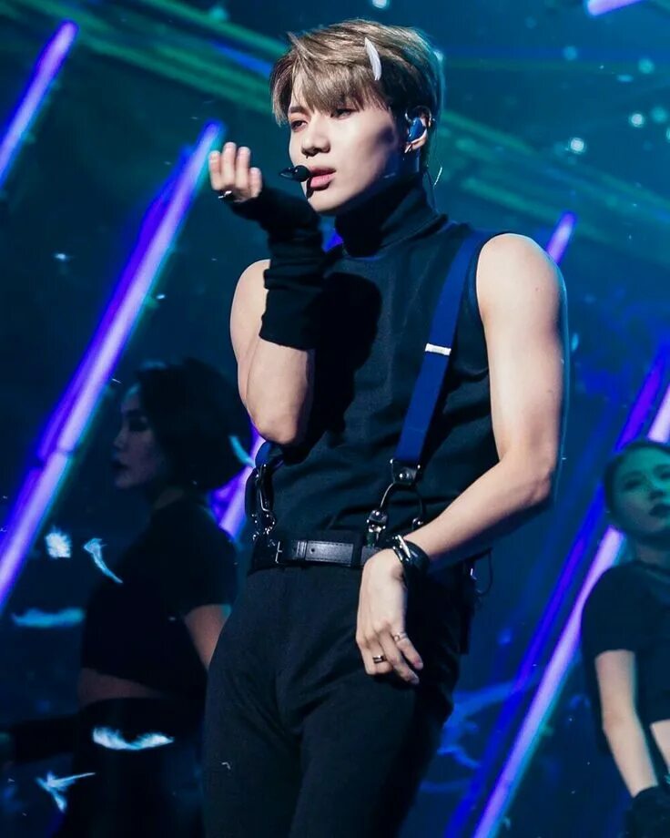 Тэмин move. Taemin move 2017. Тэмин. Move taemin принт. Тэмин из шайни move.