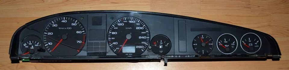 Панель приборов ауди 100 с3. Приборная панель 100. Приборная панель 100. Приборная панель ауди 100 с4 2. Audi 100 лампочки приборной панели.