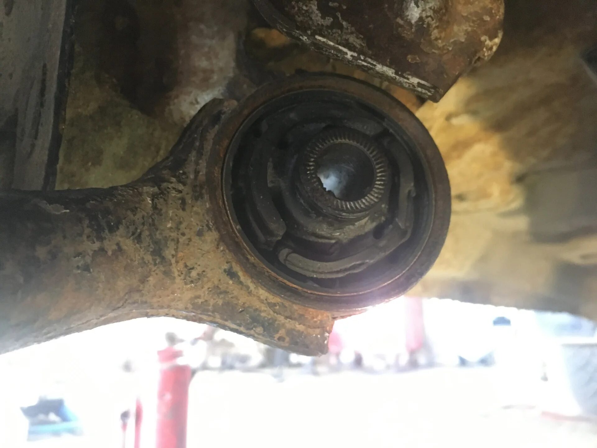Сайлентблок продольного рычага тойота рав 4. Плавающий сайлентблок rav4 2000. Сайлентблок тойота рав 4 задний замена. Сайлентблок задней балки рав 4. Сайлентблоки задней балки на тойота премио 260.