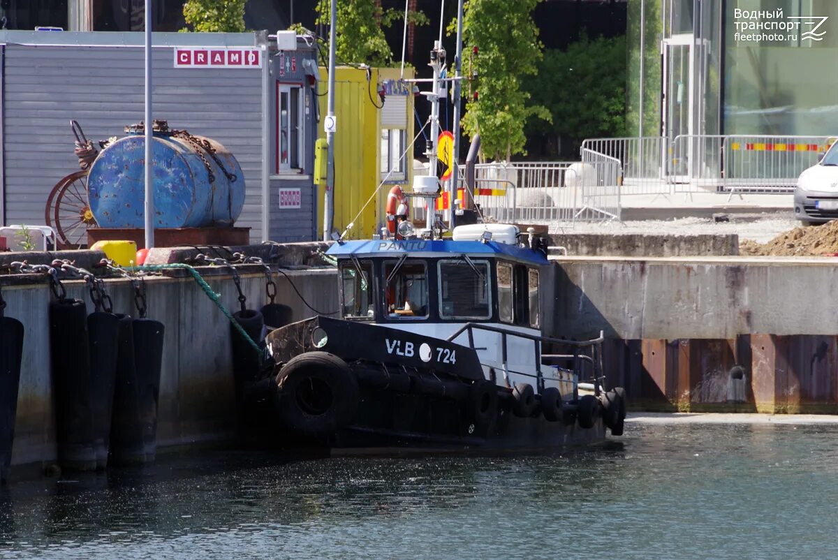 Кострома набережная пароход. Модульная плавучая платформа. Плавучий пирс из модульных понтонов. Причал 20. Причал воскресенская набережная, 20, санкт-петербург.