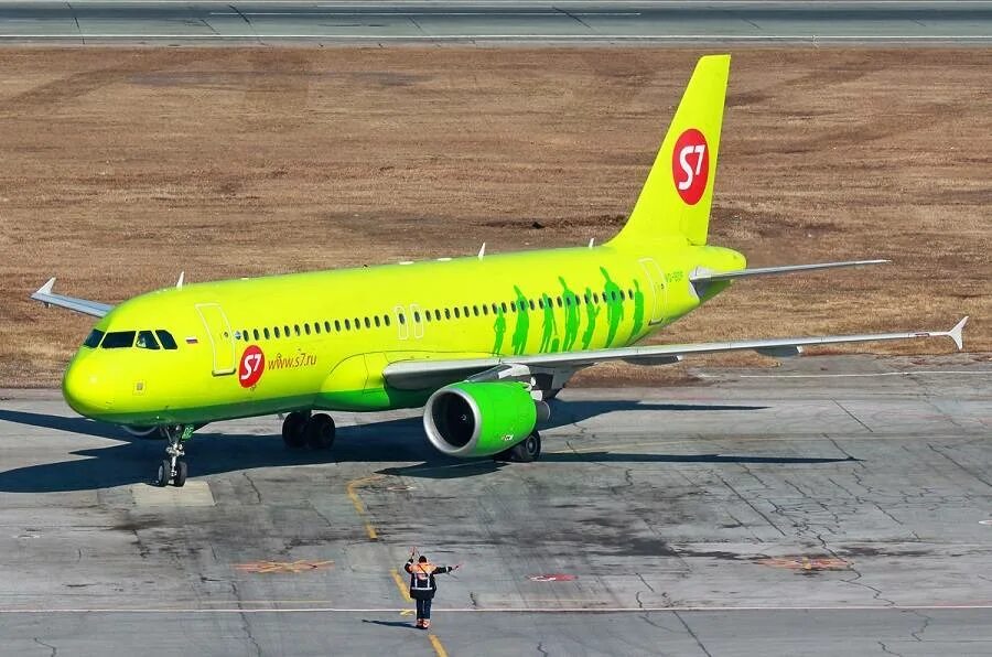 Авиакомпания сибирь s7 airlines. S7 Siberia. A320 s7 Сибирь. Самолёт Аэробус а320-214 s7 VQ-BDF.