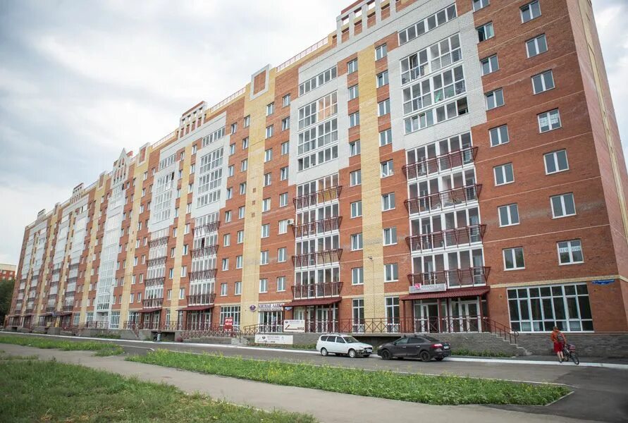 Продажа квартиры города омск. Космический проспект 18 г Омск. Г.Омск космический проспект 18г. Космический проспект 18 г Омск фото. Дом Омск, космический проспект 18 а.