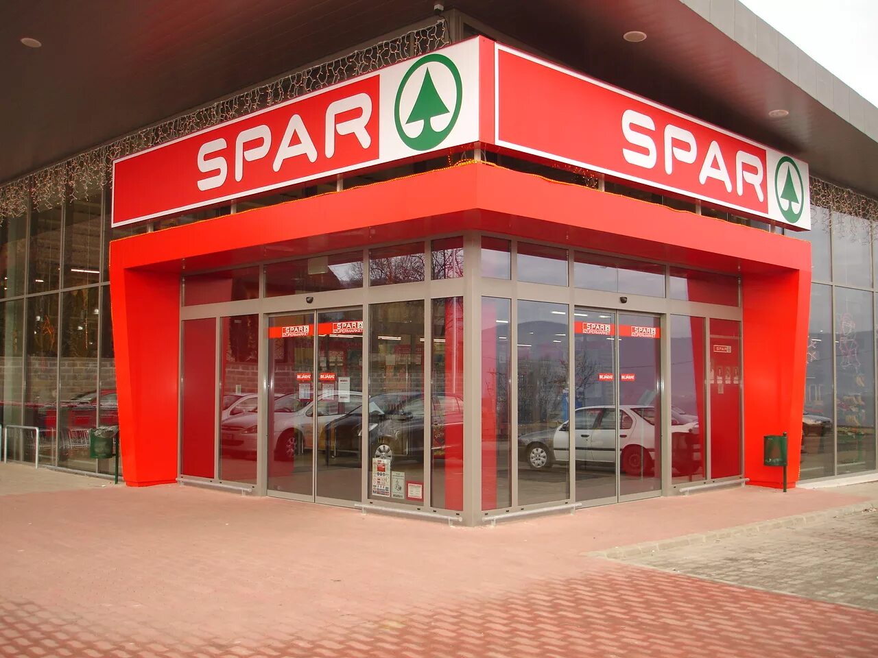 Магазины спар телефон. Спар. Сеть магазинов Спар. Spar вывеска. Спар сетевой магазин.