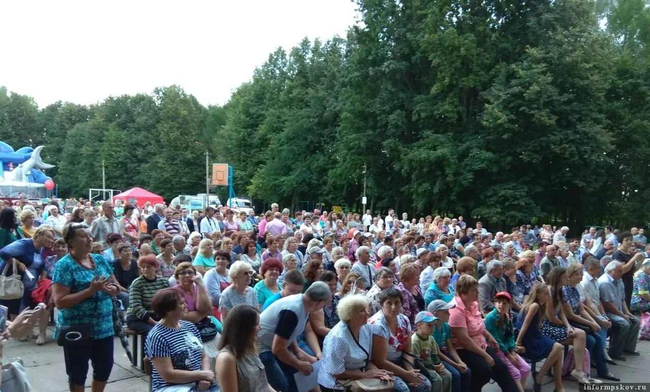 Погода локня псковская на неделю. Локня Псков. Поселок Локня. Население поселка Локня Псковской области.