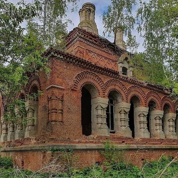 Дом в плавске тульской области. Всехсвятская Церковь Плавск. Храм в Плавске Тульской области. Храм всех святых в Плавске Тульской области. Плавск Тульская область усадьба купца Сазонова.