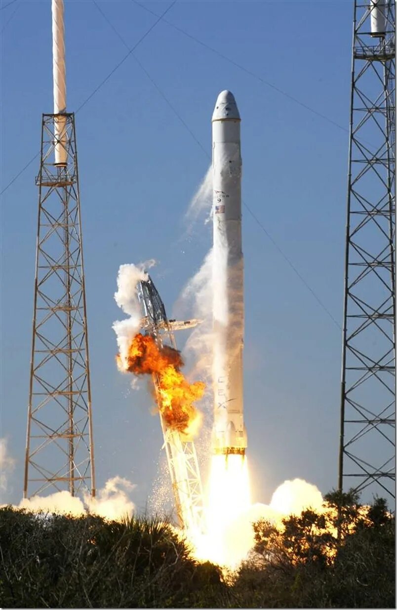 Space 2010. Falcon 9. Космическая ракета. Ракета старт. Взлет ракеты.