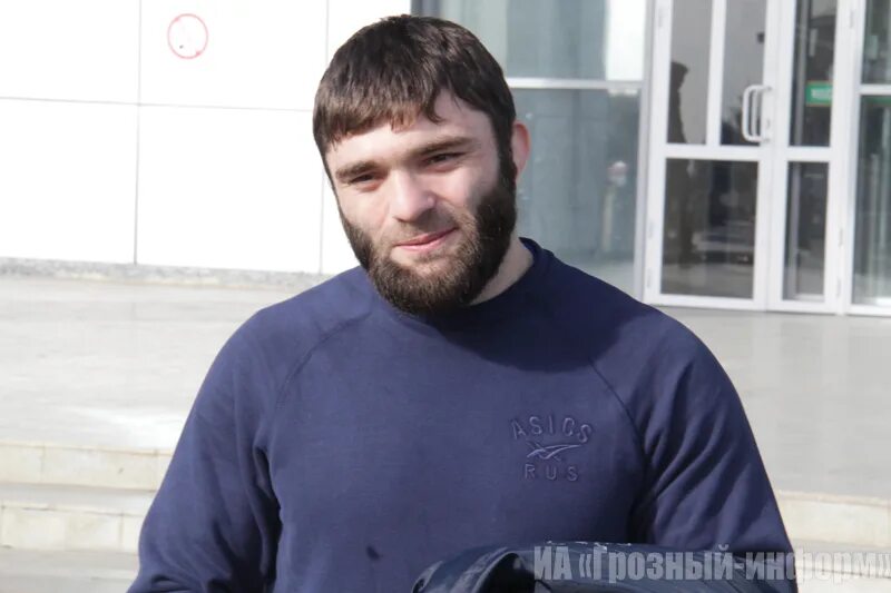 Фотка чеченца. Чеченов Алим. Мамак Кадыров. Чеченец с бородой. Бородатые чеченские парни.