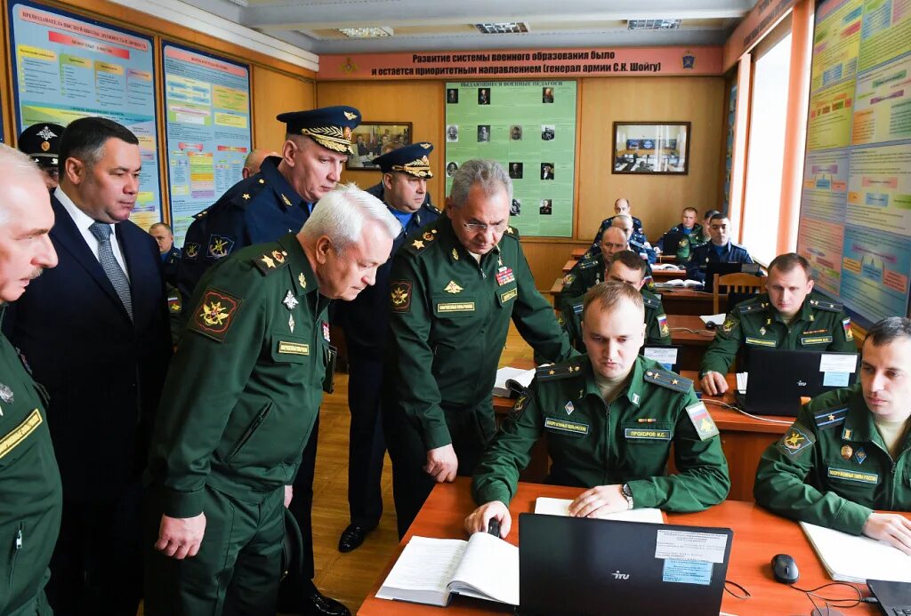 Военно воздушно космическая академия тверь. Академия Тверь Военная воздушно-космической. Военная Академия воздушно-космической обороны имени Жукова Тверь. Академия ВКО Тверь. Шойгу в Тверской Академии.