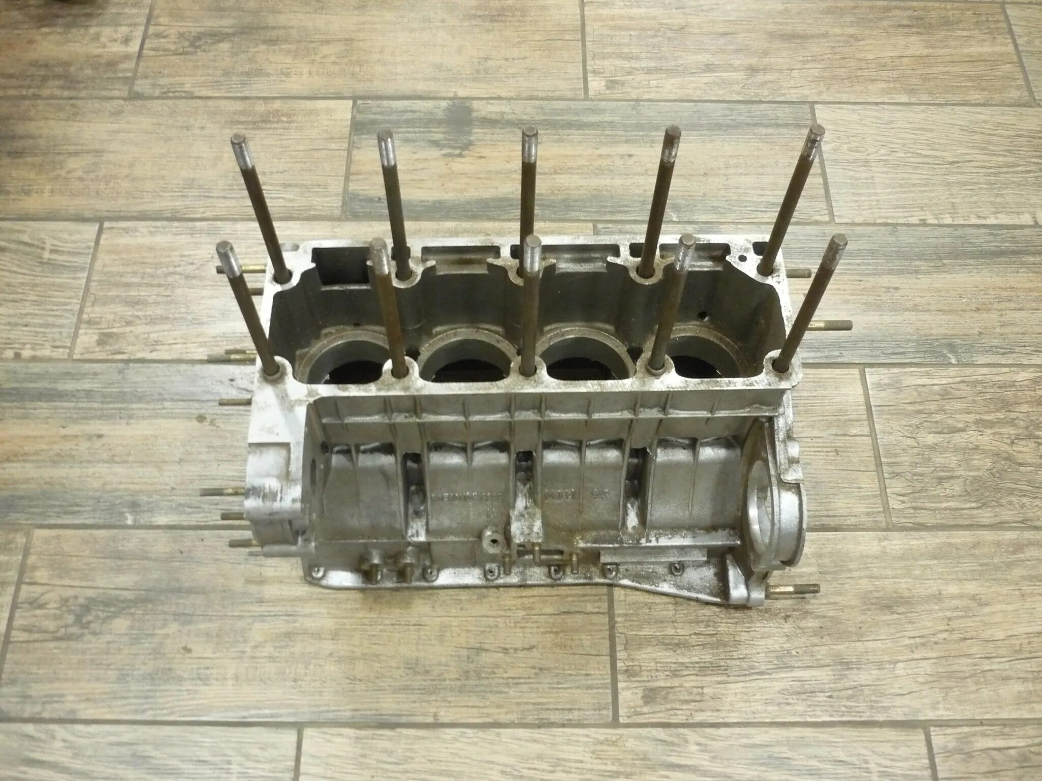 Блок цилиндров 412. Блок узам 412. Блок цилиндров 412. Шпильки блока 412. Головка блока москвич 412.