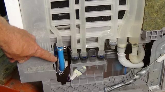 Посудомоечная машина вода на дне