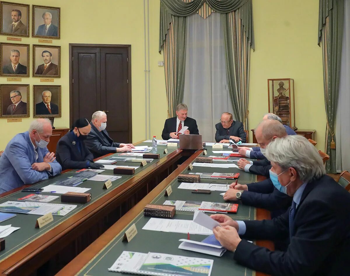 Депутат рады. Кириченко исаа мгу. Заседание попечительского совета. Попечительский совет в детском саду. Попечительский совет ельцин центра.