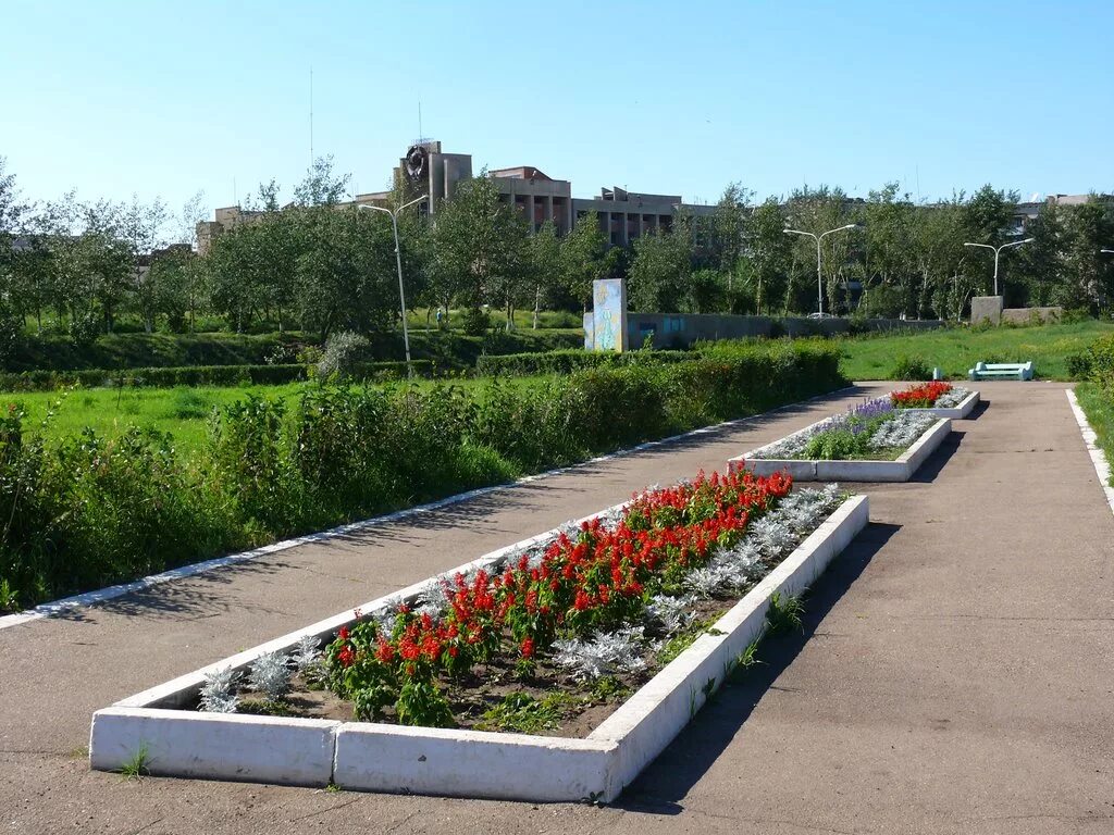 Парк Покровского Краснокаменск. Сквер Покровского Краснокаменск. Краснокаменск Забайкальский край. Краснокаменск площадь города.