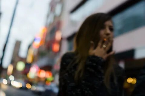 Девушки развиваются на камеру