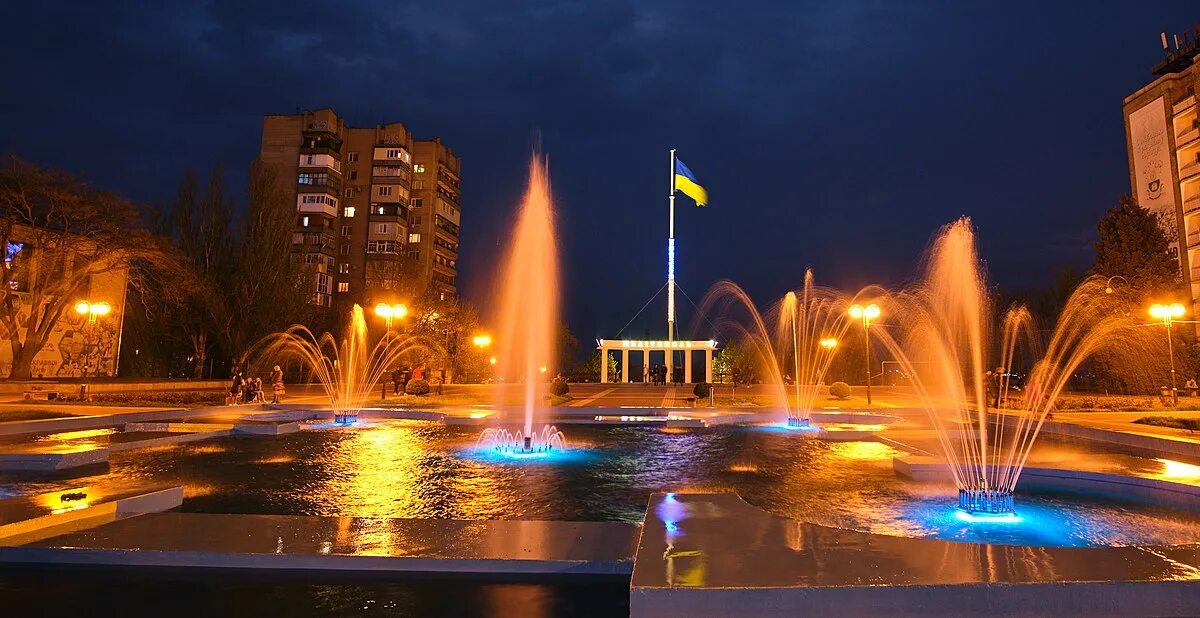 Мелитополь численность. Мелитополь площадь города. Мелитополь набережная. Мелитополь Главная площадь. Мелитополь достопримечательности.