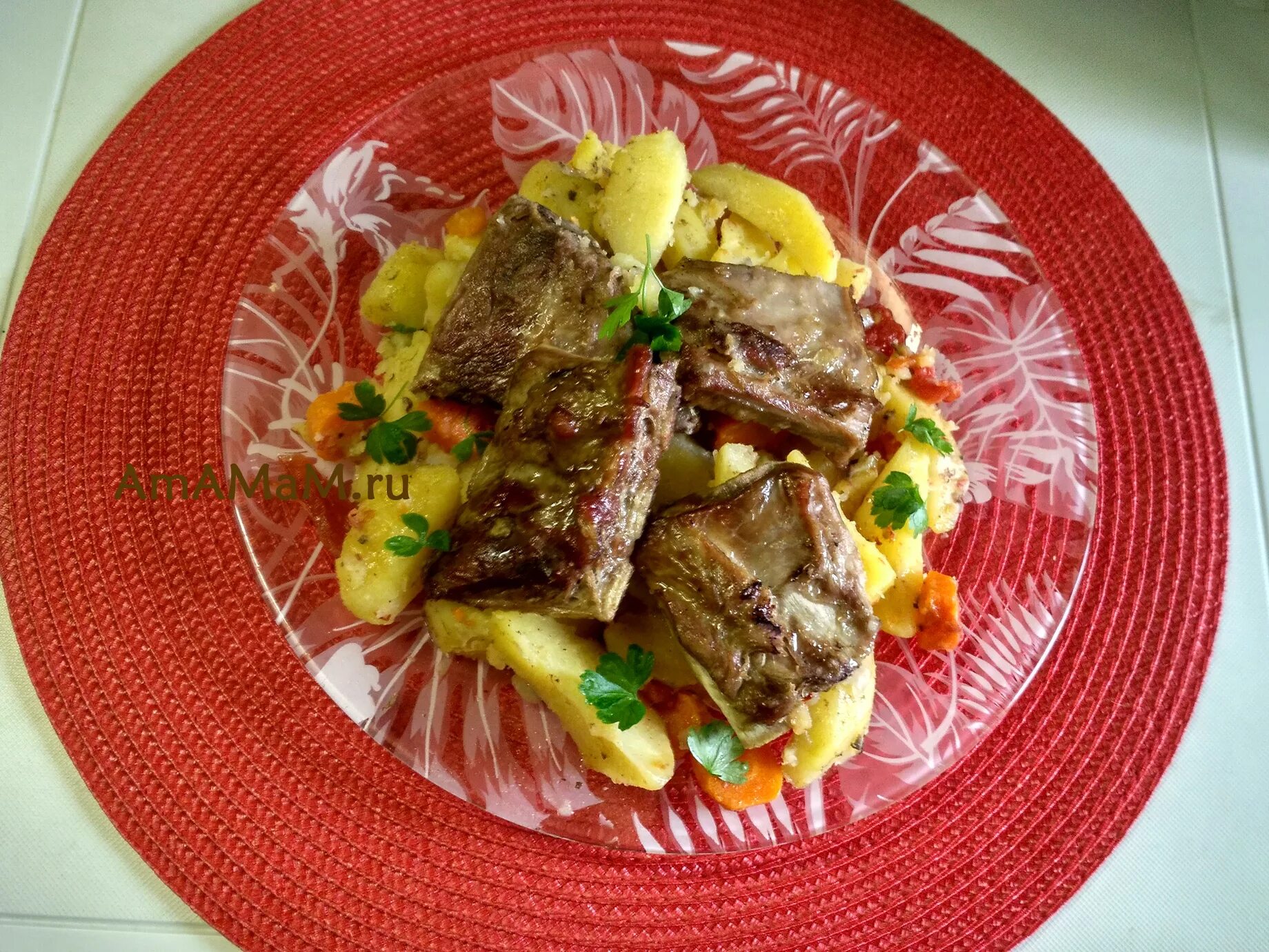 свинина с картошкой. ребрышки с картошкой в пакете. свинина с картошкой в духовке в рукаве. свинина с картошкой в рукаве. рёбрышки свиные с картошкой в рукаве.