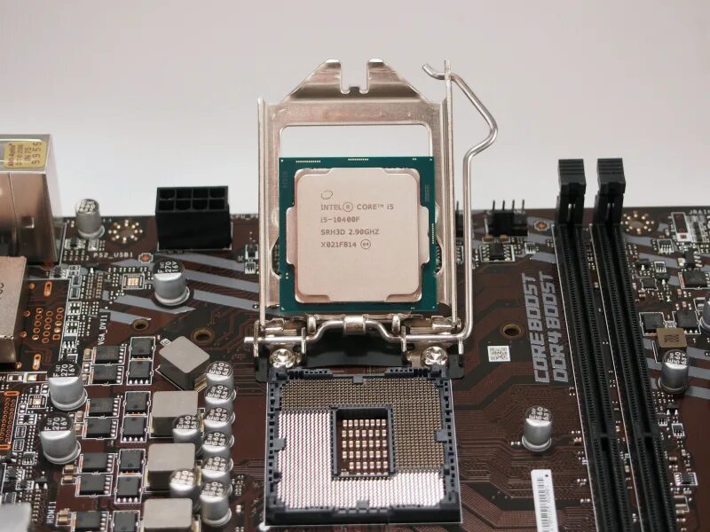 Intel 12400f vs ryzen 5 5600. Процессор Intel Core i5-10400f. Процессор Intel Core i5-10400f OEM. Процессор Intel Core i5 10400f, LGA 1200, Box. Intel Core i5-10400f lga1200.
