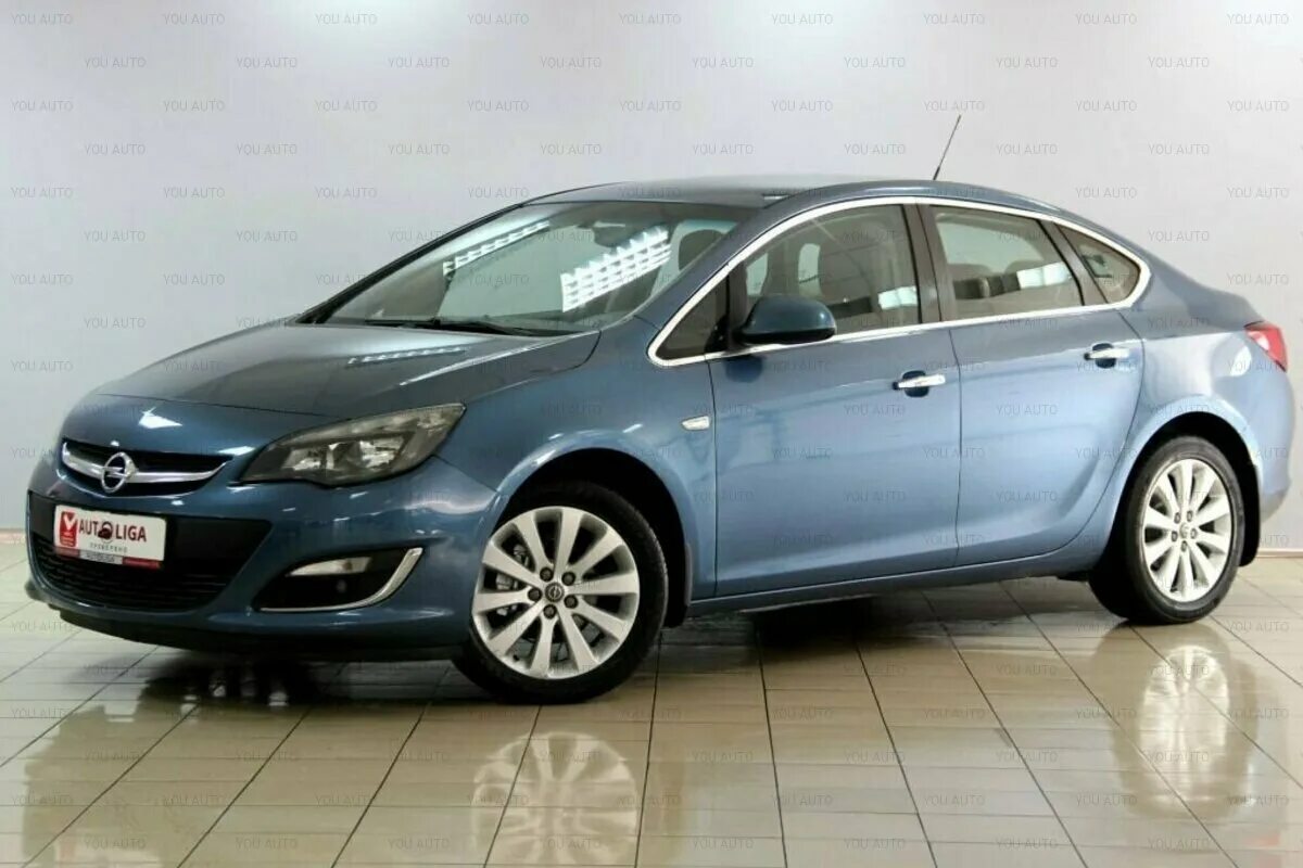 Купить опель новосибирск. Opel Astra j 2013 седан. Opel Astra 2014 седан.