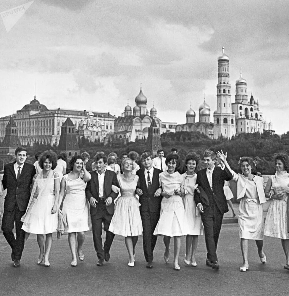 Москва летом 1941. Москва 21 июня 1941. Москва перед войной 1941 год. Выпускной 21 июня 1941 Москва. Москва 1941 выпускники школа.