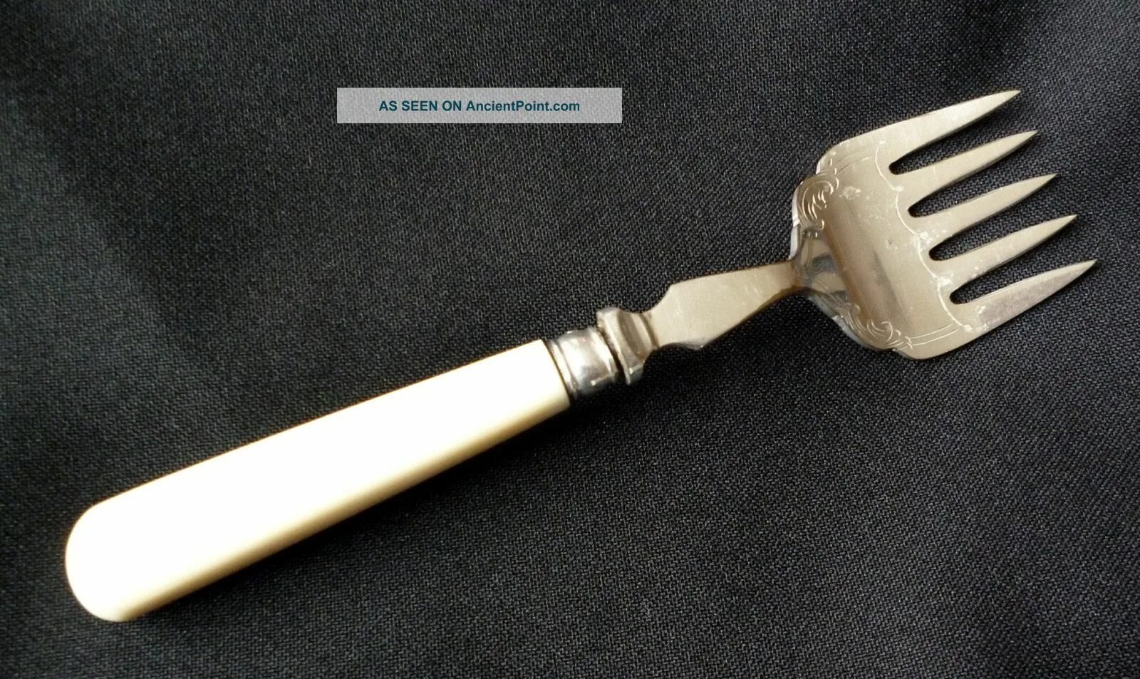 Вилки с тремя зубцами для чего. Вилка с тремя зубьями. Вилка с 3 зубцами для чего. Вилка трезубка 1969 деревянная ручка. Вилка с 3 зубцами для чего.