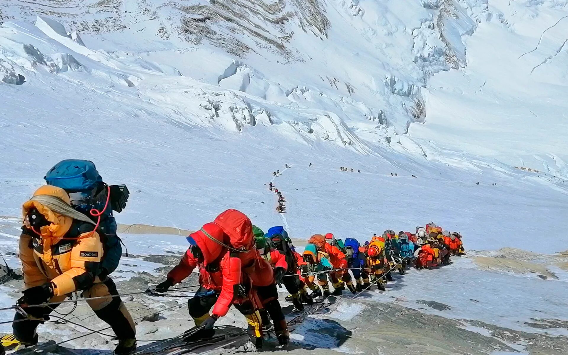 Непал восхождение на Эверест. Эверест гора восхождение. Эверест Джомолунгма альпинисты. Альпинист восхождение на Эверест. Сколько по времени подниматься на эверест