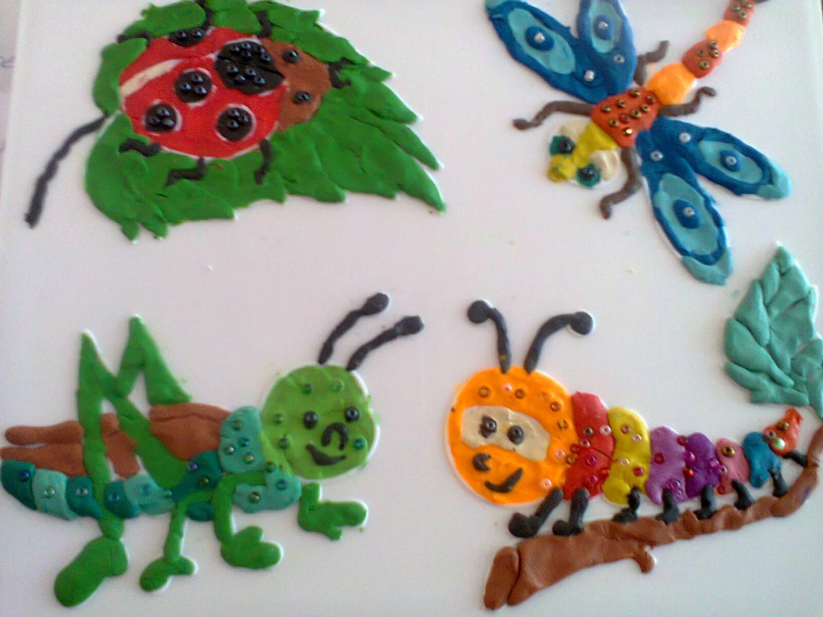 аппликация из пластилина. лепка для 2 3 детей тема. лепка для малышей 3 года. лерка вкусное угощение. лепка для детей.