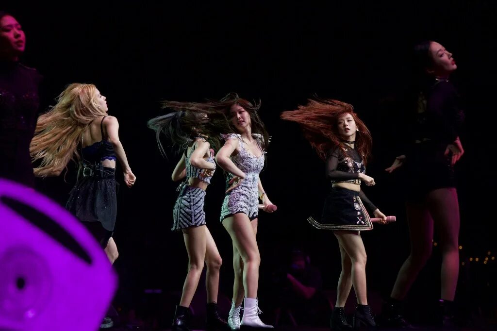 Выступление пинк. Лиса blackpink 2019 coachella. блэк пинк коачелла 2019. black pink коачелла. лиса блэк пинк 2019 коачелла.