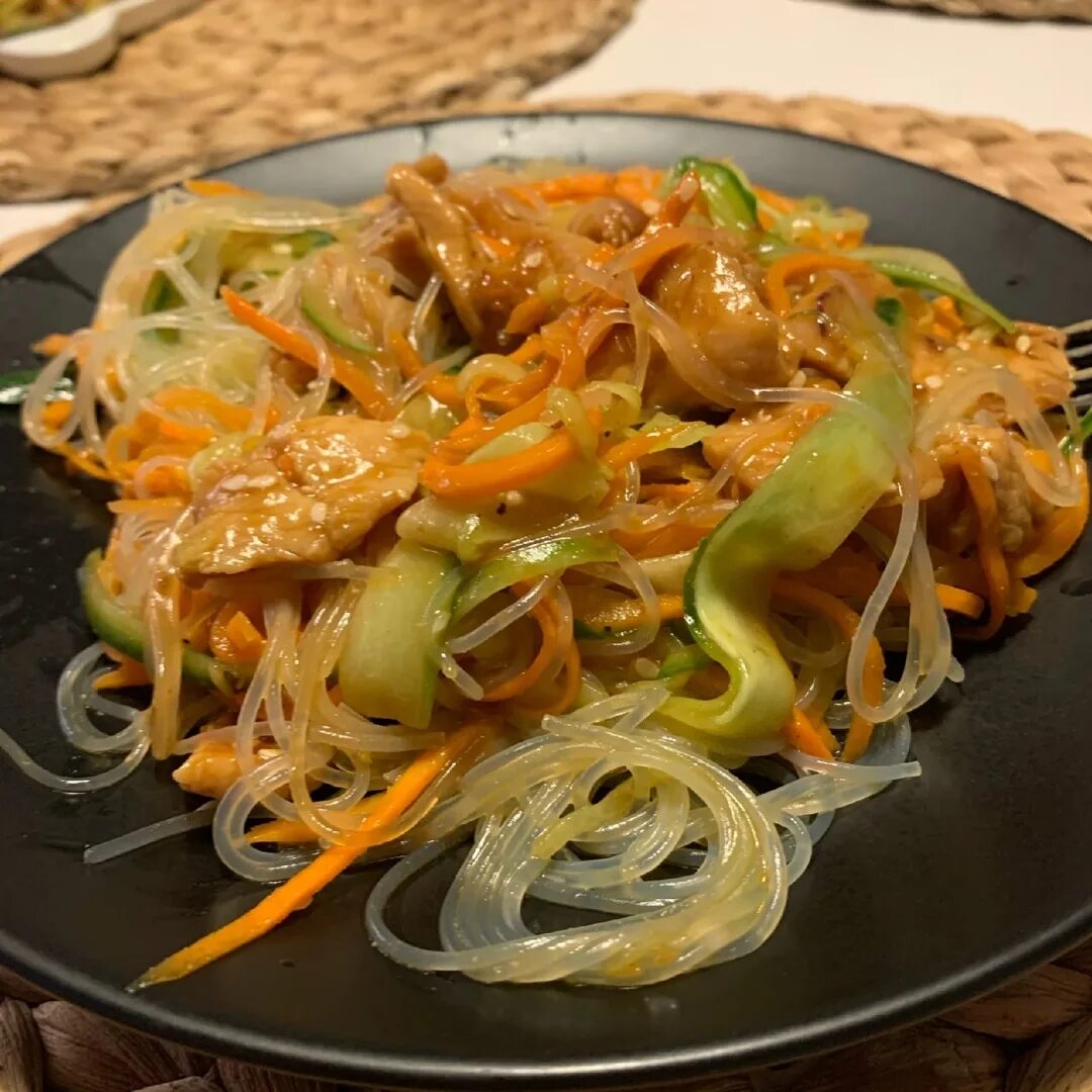 Паста фунчоза. Фунчоза. салат фунчоза. паста с фунчозой. вкусный ужин с фунчозой.
