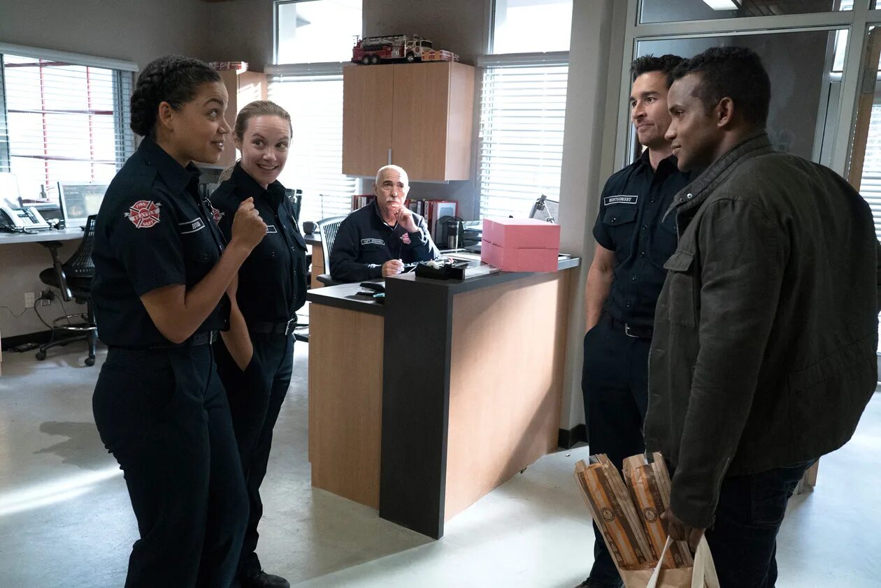 пожарные 19 дата выхода. джей хейден пожарная часть 19. сериал пожарная часть 19 1 сезон. джей джей станция 19. даниэль савре станция 19.