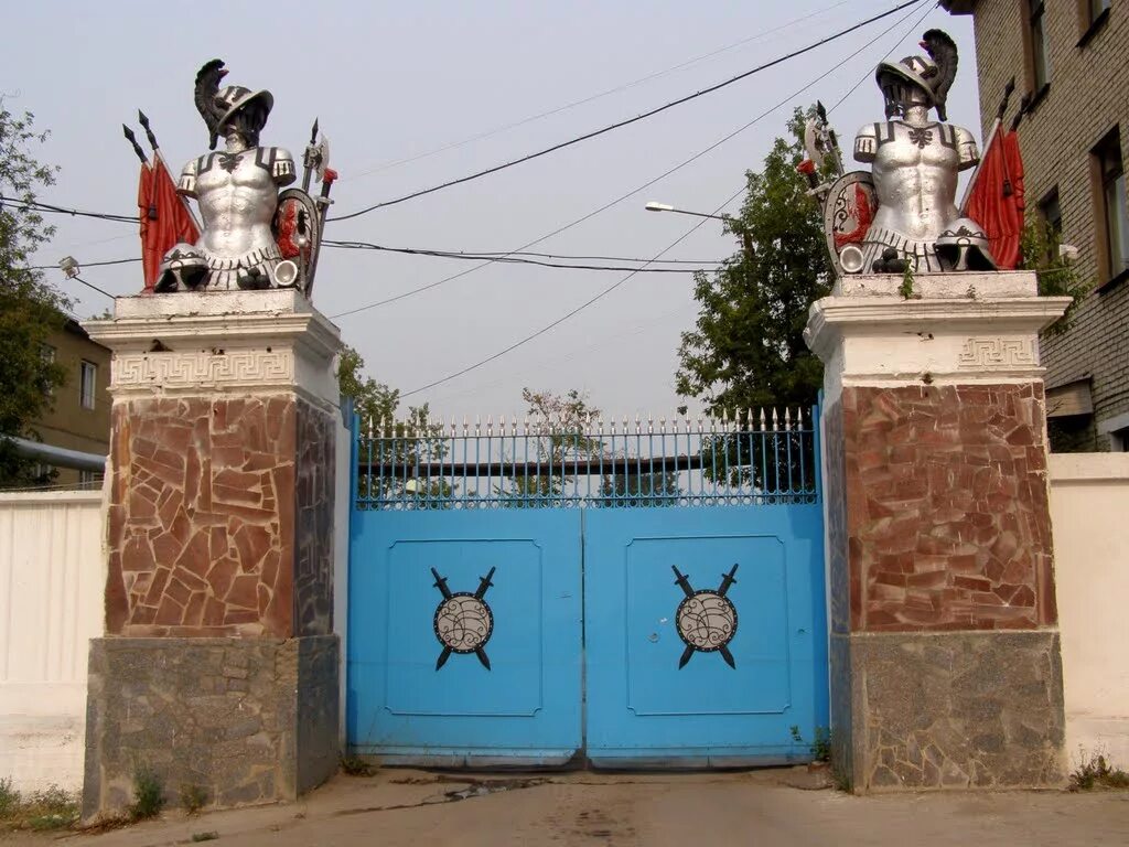 Завод арсенал юрьевец. Завод арсенал тула. Ворота завода арсенал тула. Тульский завод «арсенал» (тула). Киевский арсенал здание.