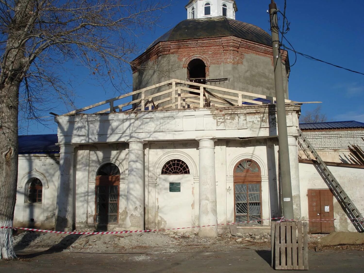 Церковь святой богородицы татары разграбили. Церковь Успения Пресвятой Богородицы Калач Воронежская область. Успенский храм в Калаче Воронежской области. Храм Успения Пресвятой Богородицы Калач Воронежской области. Город Калач, храм Успения Божьей матери..