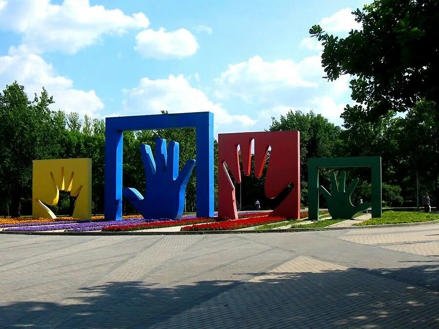 памятник руки москва. турция мармарис скульптуры. памятник миротворцам в бендерах. памятник рука. памятник руки москва.