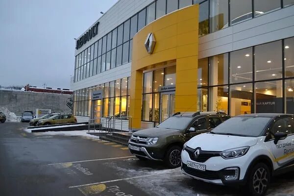 Центры renault. Рено Фаворит. Рено Логан Фаворит Моторс. Фаворит Моторс в Коптево Рено. Макс Моторс Рено.