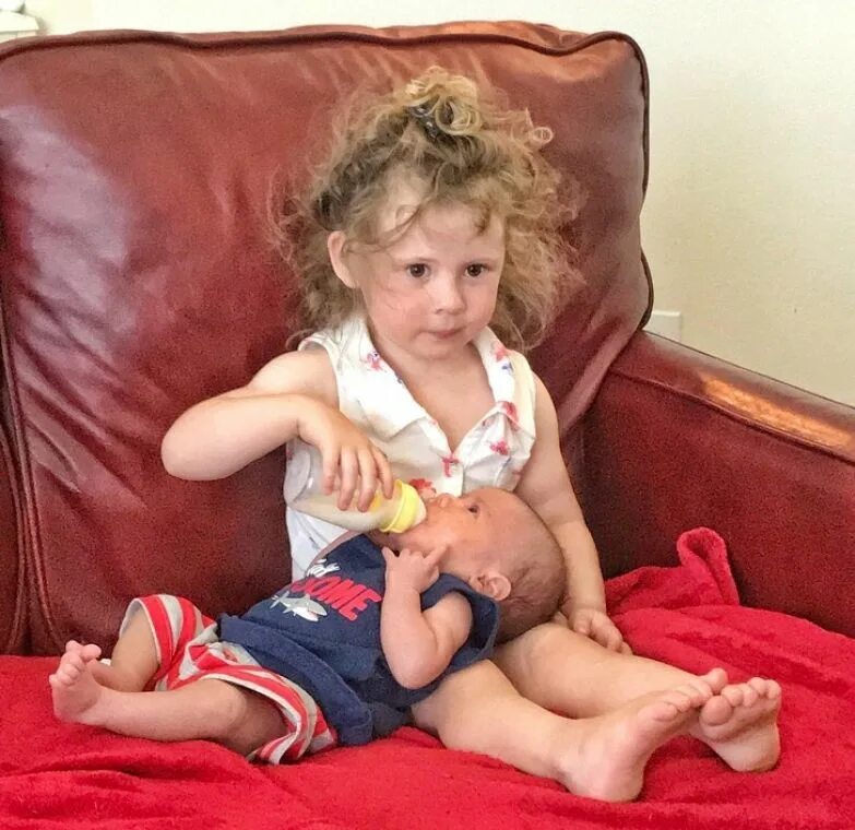 Женщина с ребенком фото реальные. Как выглядят настоящие мамы. Фотосессия женщин после родов. Мама тройняшек. Мама после родов.