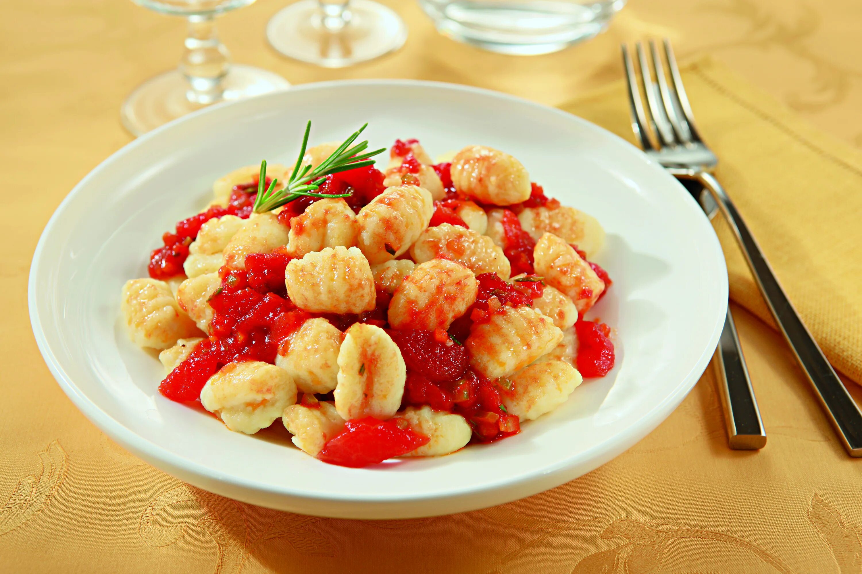 Ньокки из картофеля рецепт. Ньокки  gnocchi. итальянские клёцки ньокки. картофельные ньокки. итальянские ньокки из картофеля.