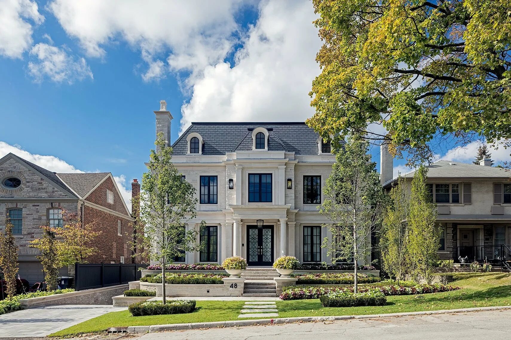 Неоклассика экстерьер дом в стиле. Фасад неоклассика в ташкенте. Усадьба в неоклассическом стиле. Неоклассицизм архитектура особняк. Дом неоклассика.