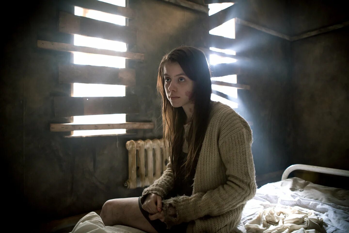 Парень продал в бордель. Дом с приправами (the Seasoning House), 2012.