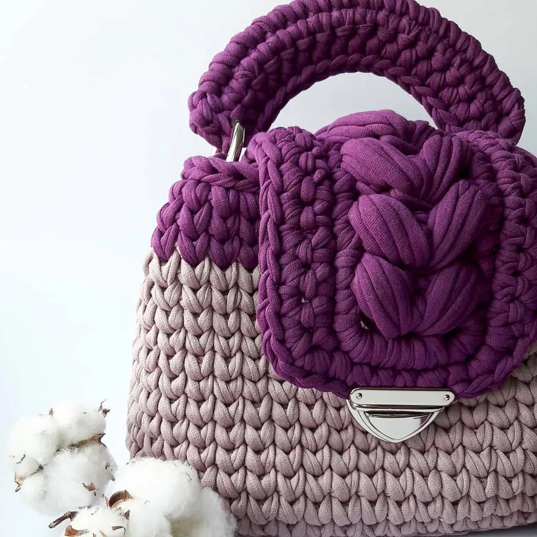 Bolso Crochet сумка. Сумки из тр котажной пряжи. Сумка из трикотажной пряжи. Стильные вязаные сумки.