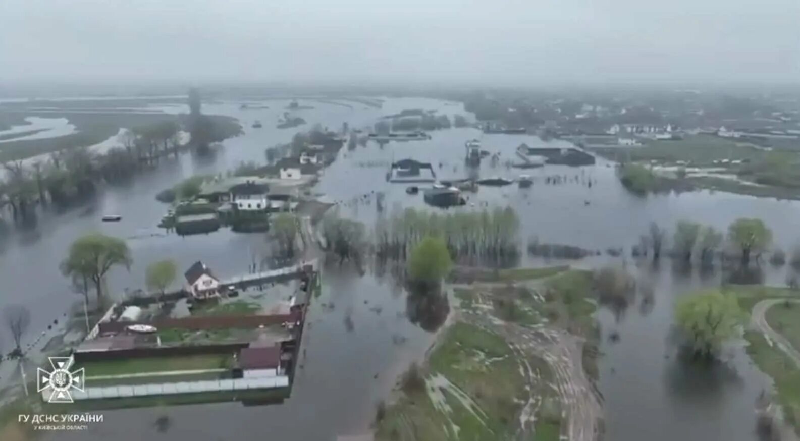 Наводнение. Паводок. Киев в воде сегодня. Храм святителя николая в киеве фото. Киев в воде сегодня.