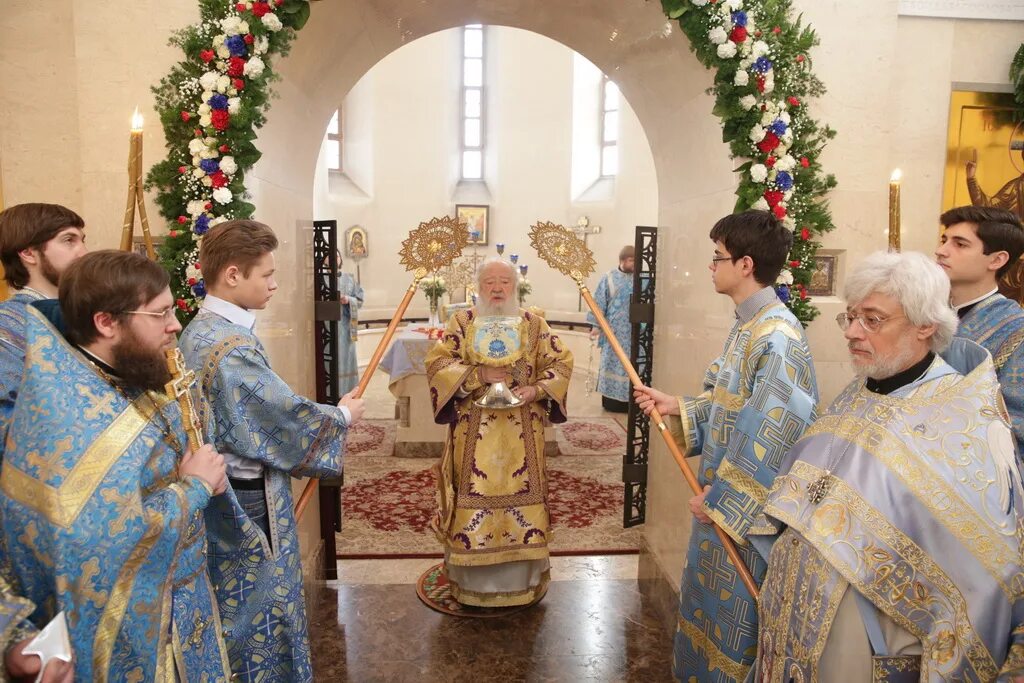 Иславское спасский храм. Служба в храмах в одинцово. Служба в храмах в одинцово. Собор святого великомученика георгия победоносца одинцово. Епископ фома одинцовский.